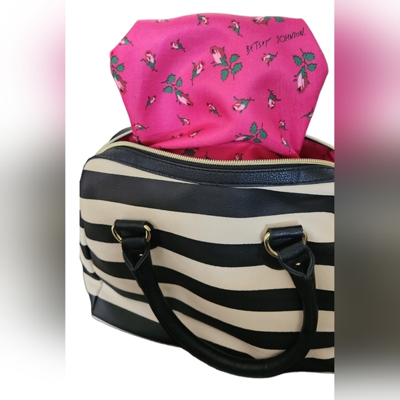 Y2K Betsey Johnson Off White & Black Striped Purse with Oversized Pink Bow - Picture 14 of 16